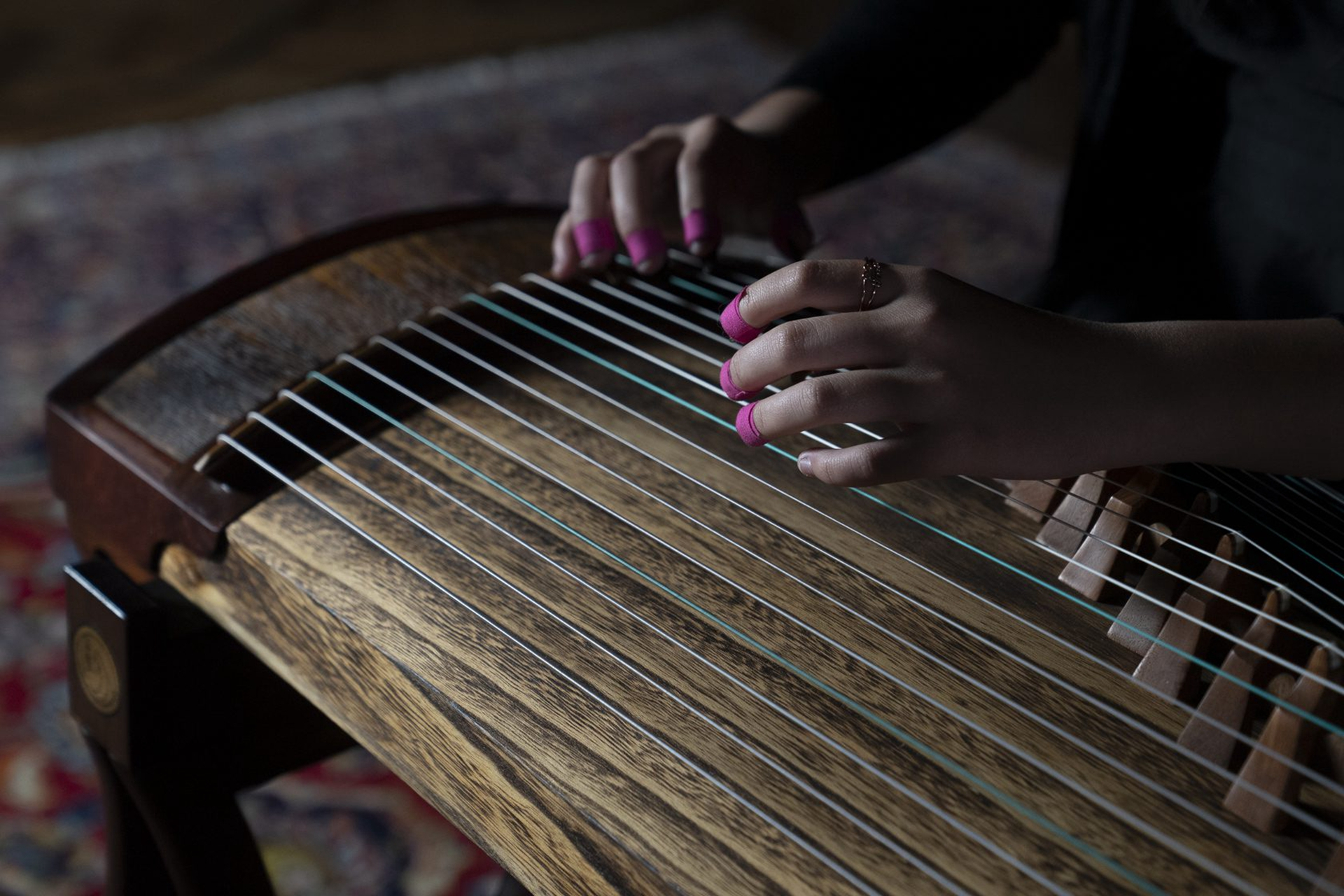 古筝弹奏高清电脑桌面背景壁纸