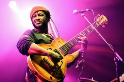 贝斯手高清电脑桌面壁纸