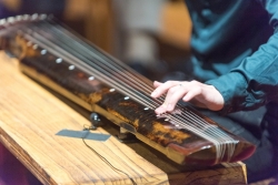 古筝弹奏桌面壁纸图片